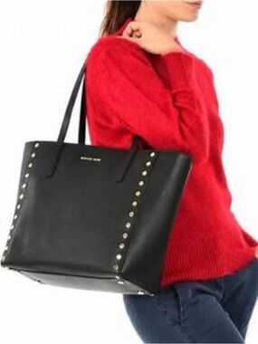 ✨✨✨ Michael Kors Black Tote with Gold Stud Accents✨✨✨✨